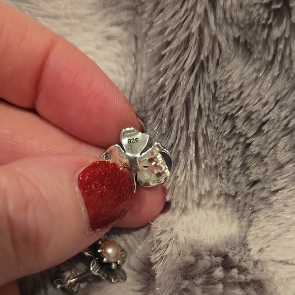 Sterling Silver Floral Pearl Earrings Brand New In Box - Picture 3 of 5